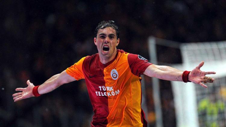 Elmander futbolu bıraktığını açıkladı