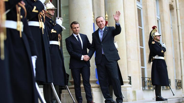 Cumhurbaşkanı Erdoğan Pariste böyle karşılandı
