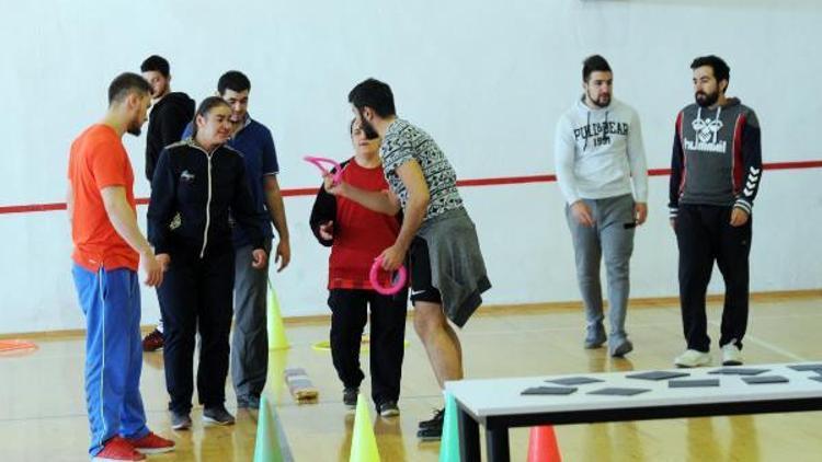 Galoş Üretim Atölyesi sakinleri, Başkent Üniversitesi’nde