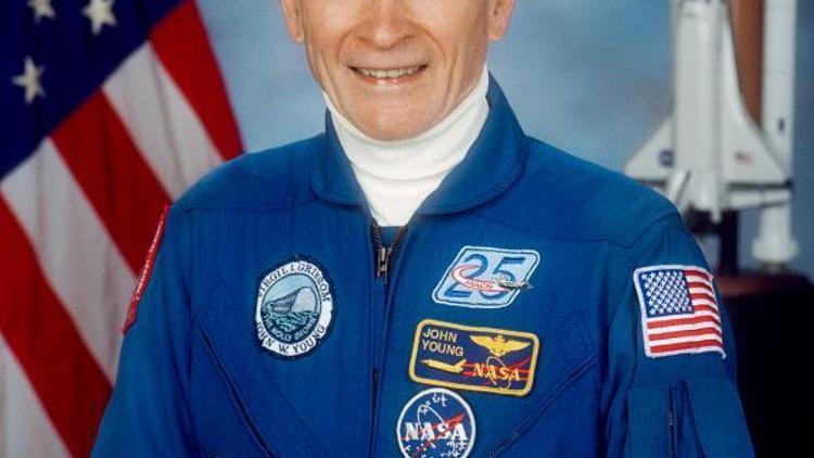 Astronot John Young hayatını kaybetti