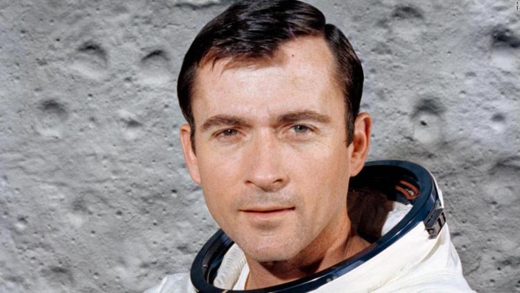 NASAnın efsane astronotu John Young hayatını kaybetti
