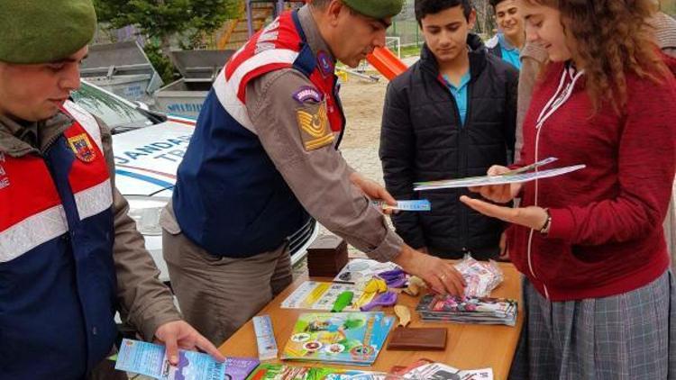 Jandarmadan öğrencilere trafik eğitimi