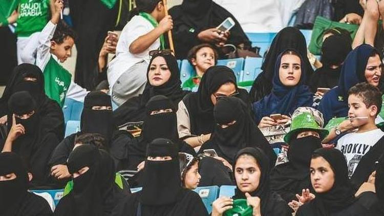 Suudi Arabistanda bir ilk: Kadınlar...