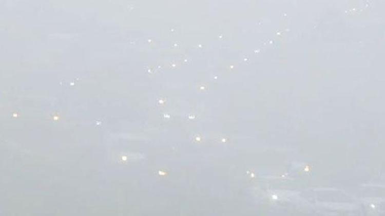 İstanbula adeta bulut indi Vatandaşlar trafikte zor anlar yaşadı