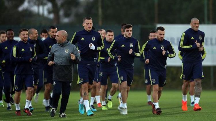 Fenerbahçede 2 futbolcu idmanı yarıda bıraktı
