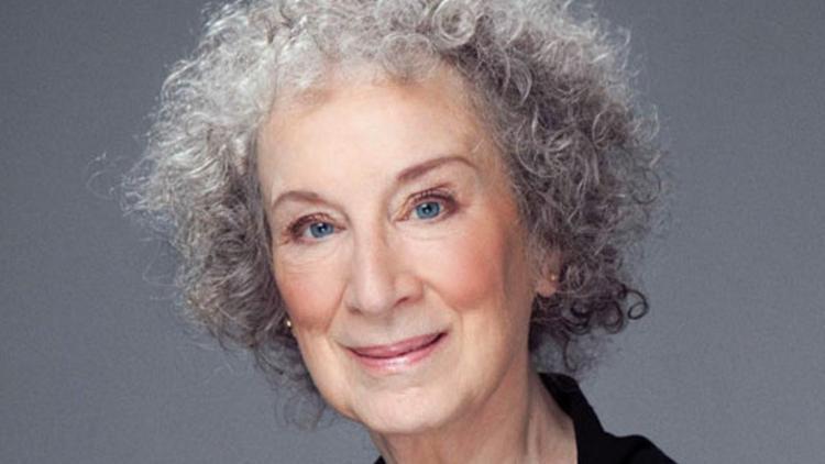 Margaret Atwood Türkiyeli okurları için 1000 kitap imzaladı