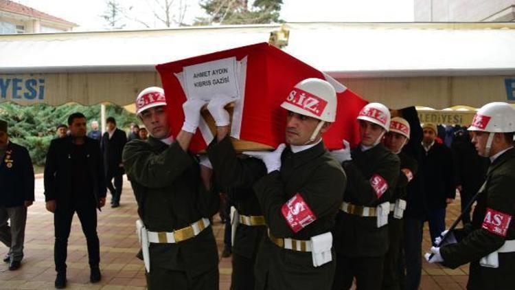 Kıbrıs gazisi, askeri törenle toprağa verildi