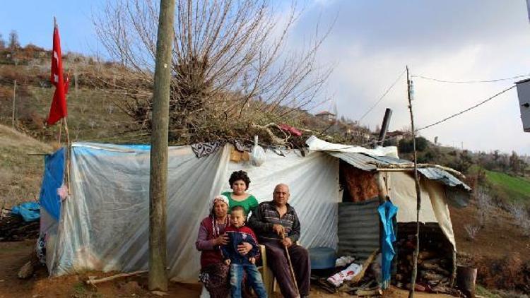 2si engelli 4 kişilik ailenin naylon çadırda yaşam savaşı/ Ek fotoğraflar