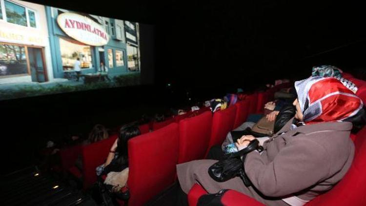 Yenimahalleli 100 kadın ilk kez sinemaya gitti
