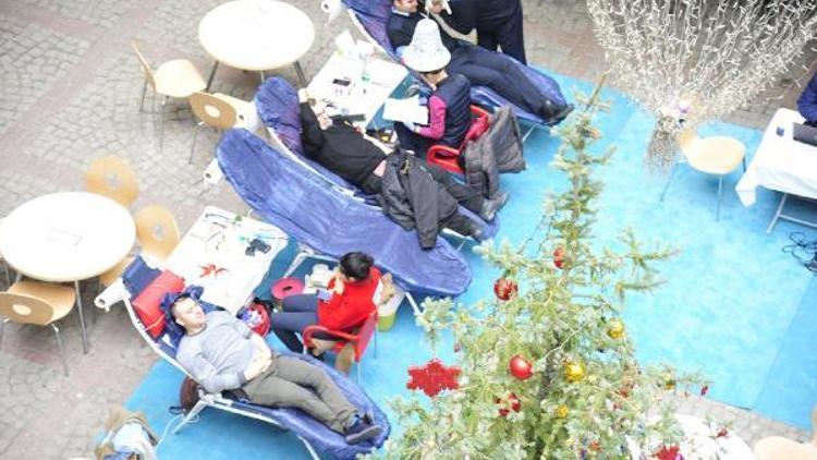 Lüleburgaz Belediyesi personeli kan bağışında bulundu