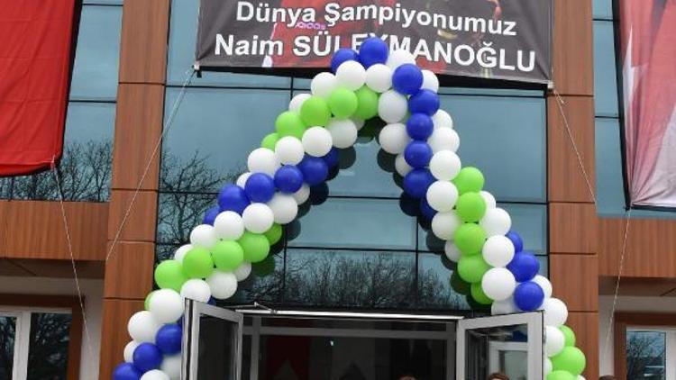 Naim Süleymanoğlunun adı spor salonunda yaşayacak