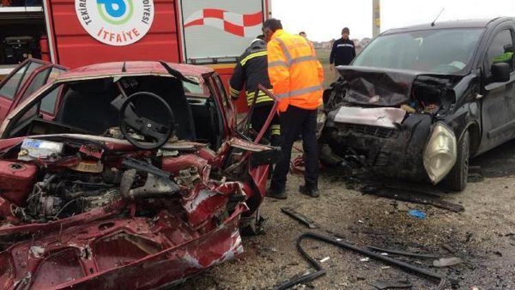 Sarayda iki aracın çarpıştığı kazada 1 kişi öldü