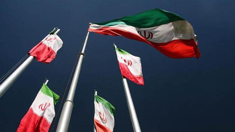 İranın dev savaş gemisi dalgakırana çarptı: 2 kişi kayıp