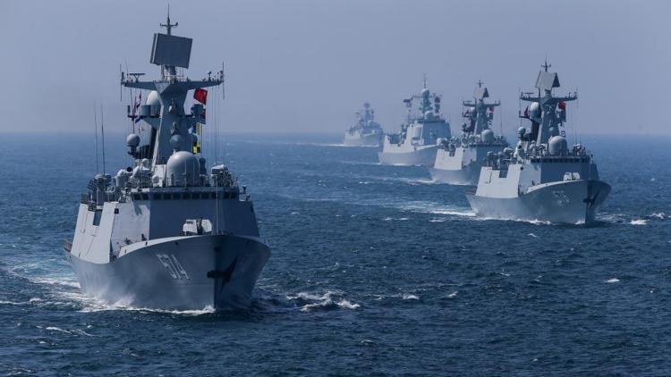 Çin savaş gemileri tartışmalı bölgeye girdi Sert tepki...