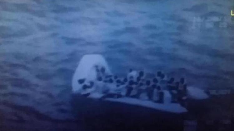 Botları patlayan 41 kaçağı sahil güvenlik kurtardı