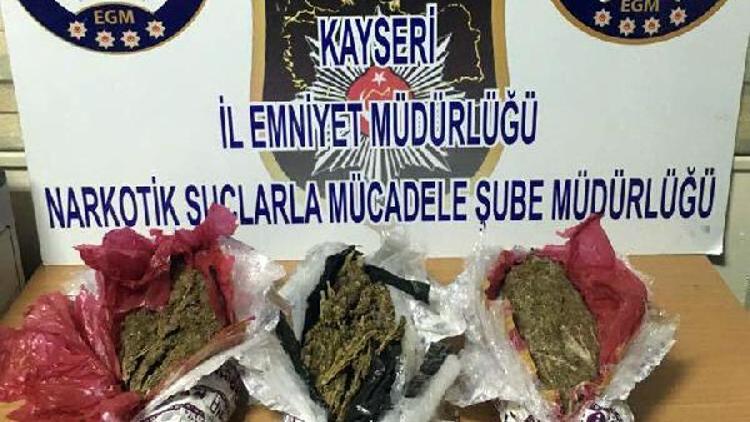 Kayseride otomobilde ele geçen 3 kilo esrara 2 gözaltı