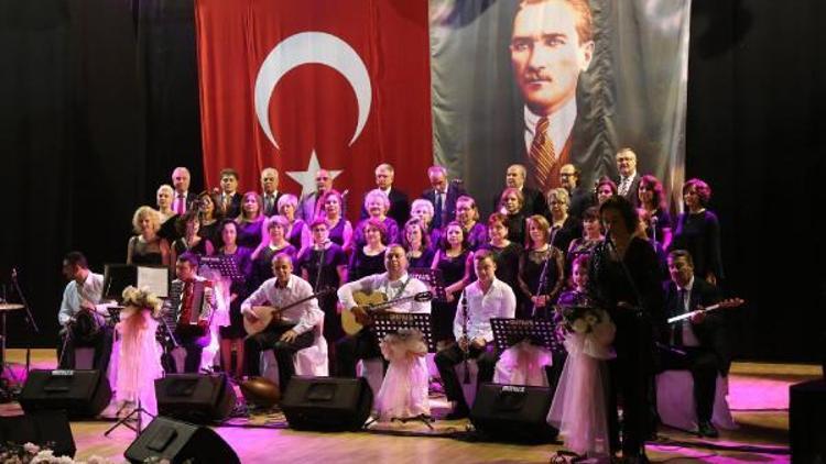 Kırklareli Kent Konseyi Türk Halk Müziği Korosundan türkü şöleni