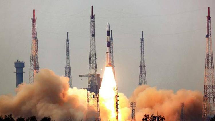 Hindistan 100. uydusunu fırlattı