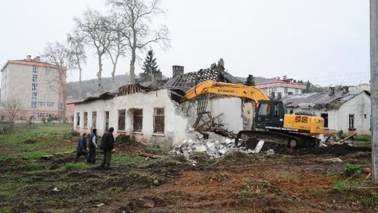 Yıkılan eski köy enstitüsü binaları için ahır ifadesine tepki