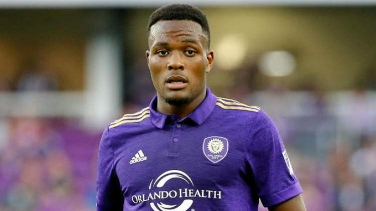 Beşiktaşın yeni transferi Larin İstanbula geldi