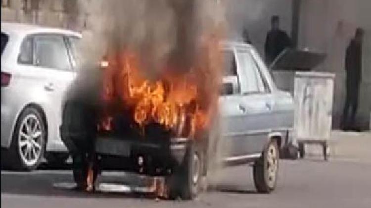 Siverekte otomobil alev alev yandı