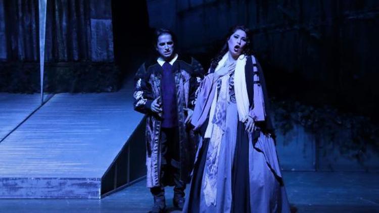 Mersinde Maskeli Balo operası sahnelendi