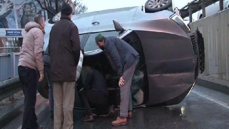 Araçta sıkışan kadın için seferber oldular