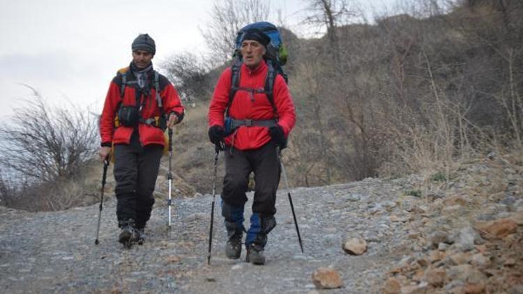 Hakkaride kış mevsiminde Sümbül Dağına ilk tırmanış