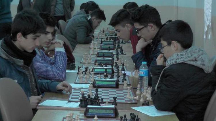 Yıldızlar bölge voleybol ve satranç turnuvaları Muşta yapıldı