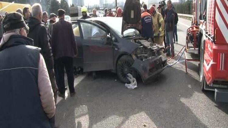 Ümraniye’de otomobil bariyere çarptı: 2 ölü 1 yaralı
