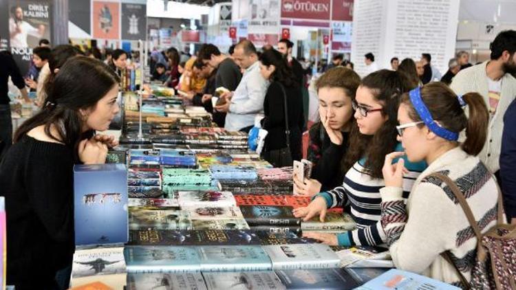 11. Çukurova Kitap Fuarı ziyaretçi rekoru kırdı