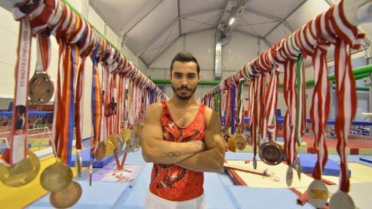 Milli cimnastikçi Ferhat, madalyalarını saklayacak yer bulamıyor