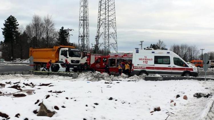 Kamyonla çarpışan otomobildeki 11 aylık Baran öldü