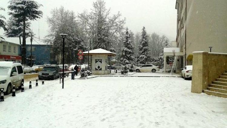 Keles’te kar yağışı