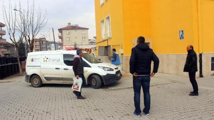 İlkokulda doğal gaz sızıntısı; 3 kişi hastaneye kaldırıldı