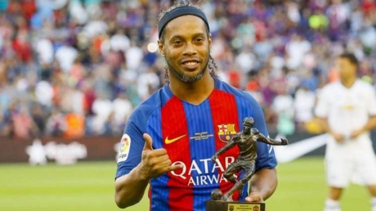 Menajeri resmen açıkladı Ronaldinho...