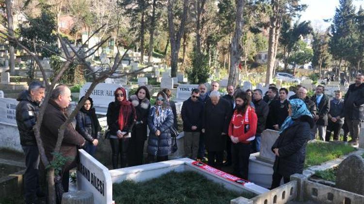 Fotoğraflar//  Mehmet Ali Birand mezarı başında anıldı