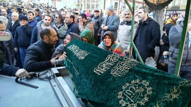 Fotoğraflar// Yanlış iğne sonucu öldüğü iddia edilen 7 yaşındaki Hüseyin son yolculuğuna uğurlandı