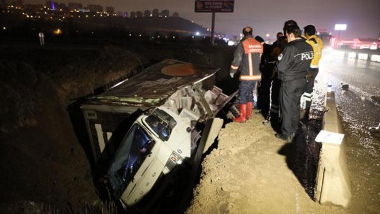 Bariyere çarpıp menfeze devrildi