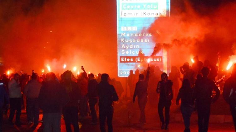 Galatasaray’a İzmir’de coşkulu karşılama