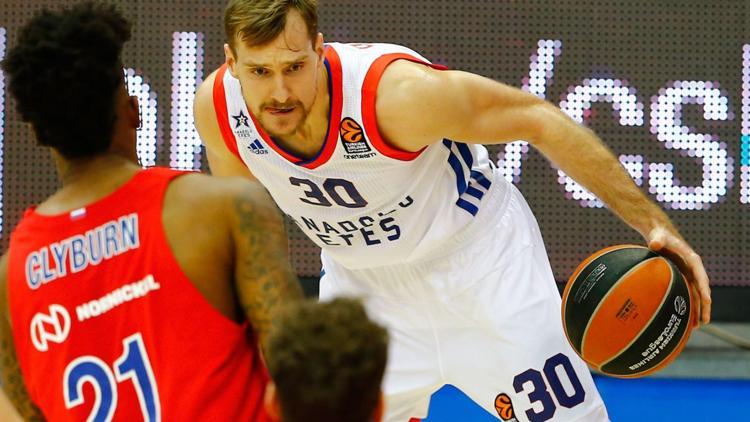 Anadolu Efes, CSKAya direnemedi