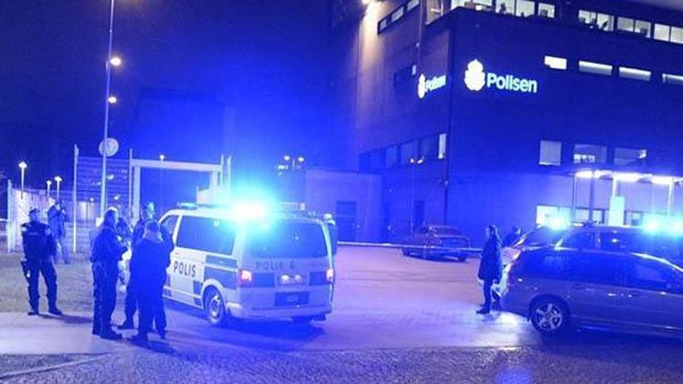 İsveçte polis karakoluna bombalı saldırı