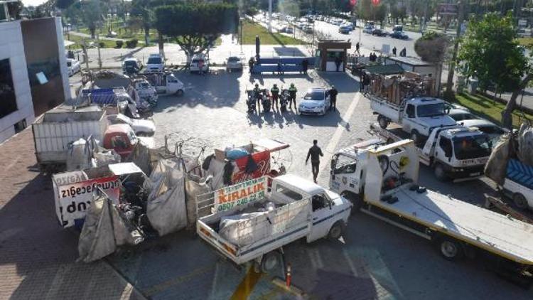 Trafiği tehlikeye düşüren atık toplama araçları toplatıldı