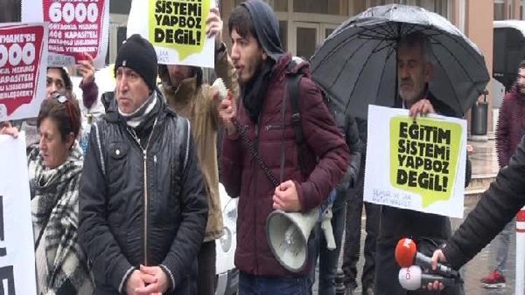 Fotoğraflar // Velilerden, Milli Eğitim Müdürlüğü önünde Okuluma dokunma eylemi