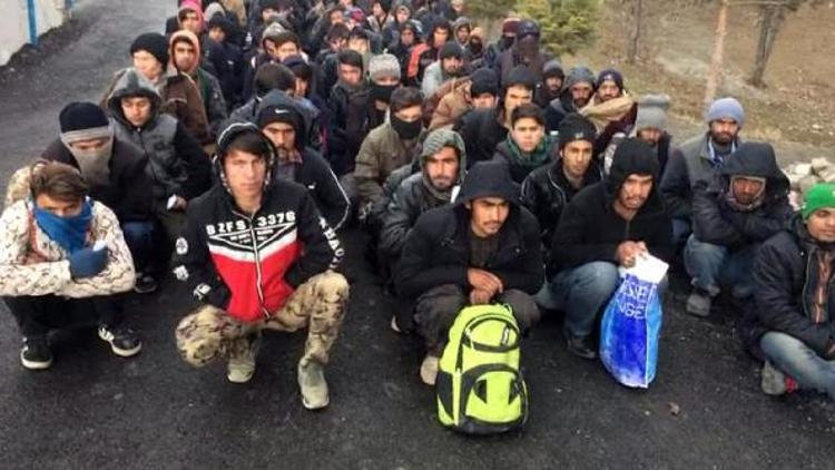Sivasta bir otobüste 137 kaçak göçmen yakalandı