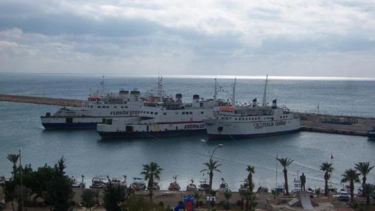 Fırtına uyarısı nedeniyle Taşucu-KKTC feribot ve gemi seferleri iptal edildi