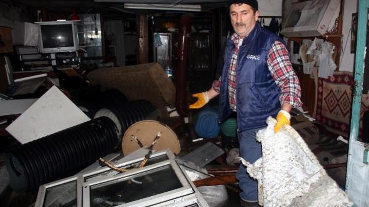 Zonguldakta fırtına kıyılarda hasara yol açtı