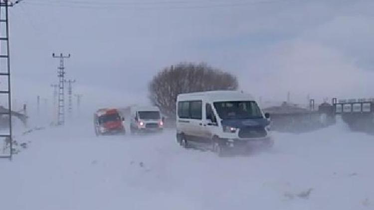 Karne dağıtımından dönen öğretmenler tipide mahsur kaldı