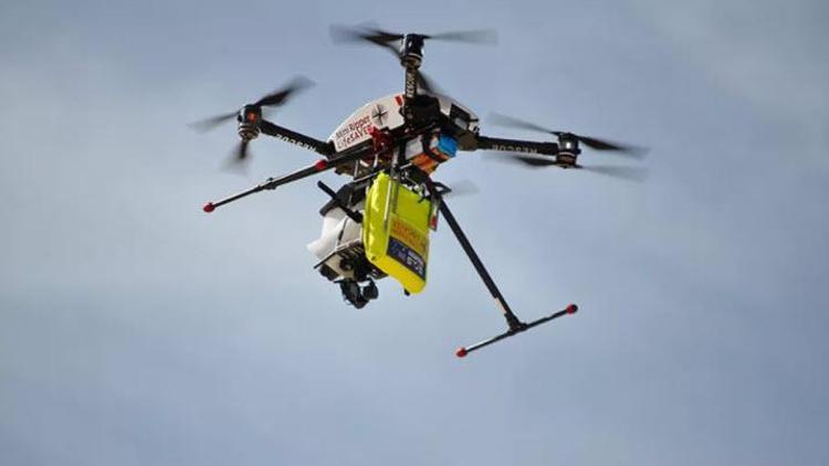 Avustralya’da drone iki genci boğulmaktan böyle kurtardı