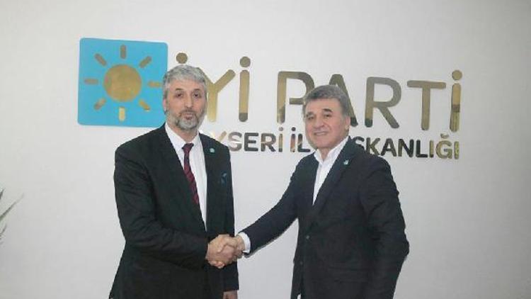 Kayseri’de AK Partili meclis üyesi İYİ Parti’ye geçti